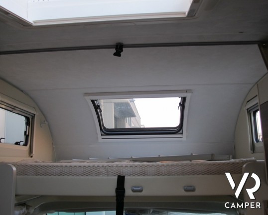 Roller Team Granduca GT: camper usato con meno di 20.ooo km, letti a castello in coda con garage e doppia dinette. Ampio bagno e ben accessoriato.