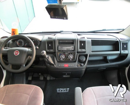 Roller Team Granduca GT: camper usato con meno di 20.ooo km, letti a castello in coda con garage e doppia dinette. Ampio bagno e ben accessoriato.