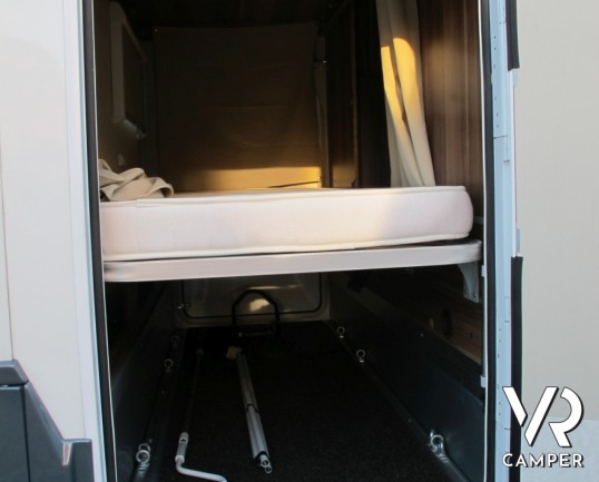 Roller Team Granduca GT: camper usato con meno di 20.ooo km, letti a castello in coda con garage e doppia dinette. Ampio bagno e ben accessoriato.