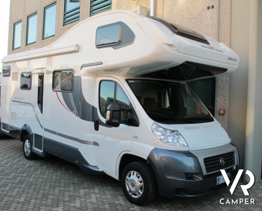 Roller Team Granduca GT: camper usato con meno di 20.ooo km, letti a castello in coda con garage e doppia dinette. Ampio bagno e ben accessoriato.