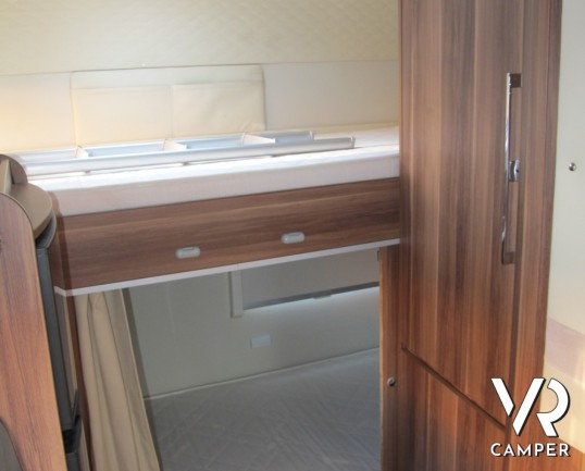 Roller Team Granduca GT: camper usato con meno di 20.ooo km, letti a castello in coda con garage e doppia dinette. Ampio bagno e ben accessoriato.