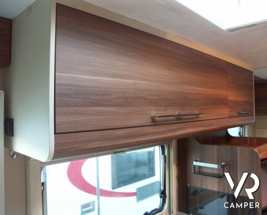 Roller Team Magnifico T-Line: camper usato semintegrale a Torino con letto basculante, 5 posti omologato, semi nuovo.