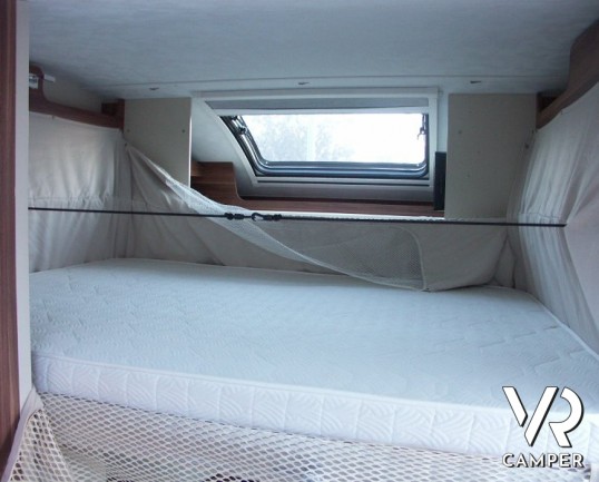 Roller Team Magnifico T-Line: camper usato semintegrale a Torino con letto basculante, 5 posti omologato, semi nuovo.