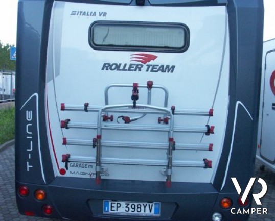 Roller Team Magnifico T-Line: camper usato semintegrale a Torino con letto basculante, 5 posti omologato, semi nuovo.