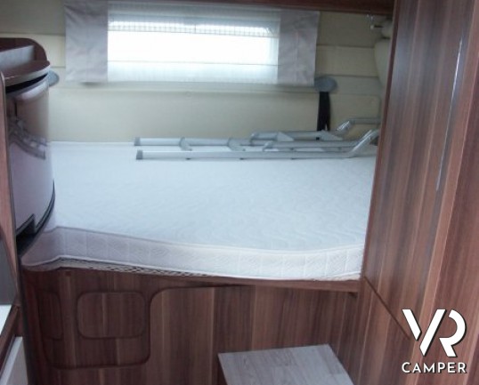 Roller Team Magnifico T-Line: camper usato semintegrale a Torino con letto basculante, 5 posti omologato, semi nuovo.