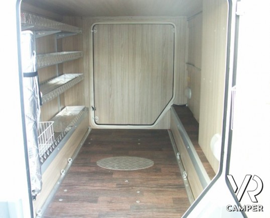 CI Riviera Garage: camper mansardato usato con garage grande e letto matrimoniale. Pochissimi chilometri.