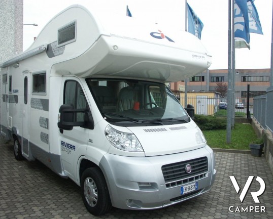 CI Riviera Garage: camper mansardato usato con garage grande e letto matrimoniale. Pochissimi chilometri.