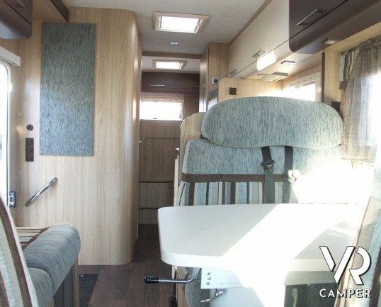CI Riviera Garage: camper mansardato usato con garage grande e letto matrimoniale. Pochissimi chilometri.