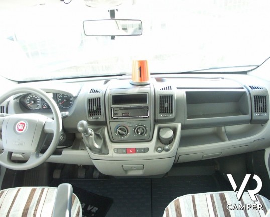 CI Riviera Garage: camper mansardato usato con garage grande e letto matrimoniale. Pochissimi chilometri.