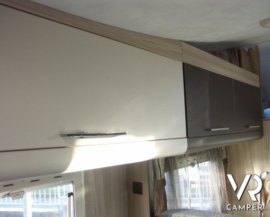 CI Riviera Garage: camper mansardato usato con garage grande e letto matrimoniale. Pochissimi chilometri.