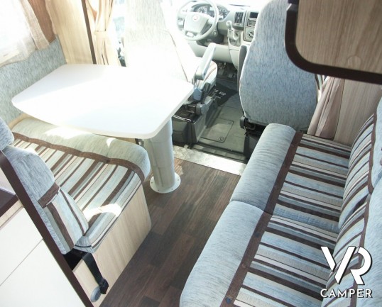 CI Riviera Garage: camper mansardato usato con garage grande e letto matrimoniale. Pochissimi chilometri.