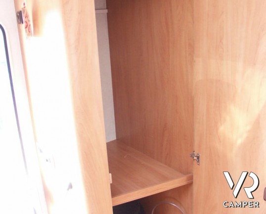 Sharky M6: camper usato con mansarda e garage grande.