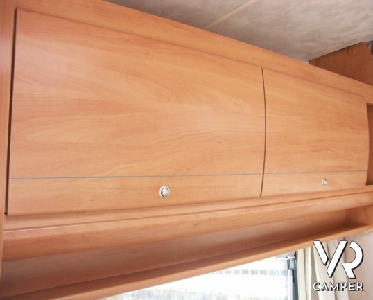 Sharky M6: camper usato con mansarda e garage grande.