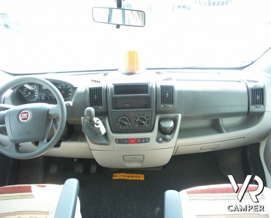 Sharky M6: camper usato con mansarda e garage grande.