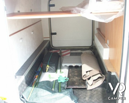 Sharky M6: camper usato con mansarda e garage grande.