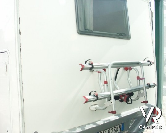 Sharky M6: camper usato con mansarda e garage grande.