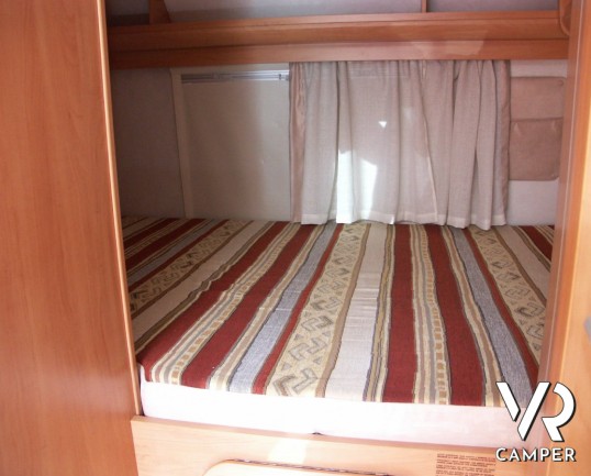 Sharky M6: camper usato con mansarda e garage grande.