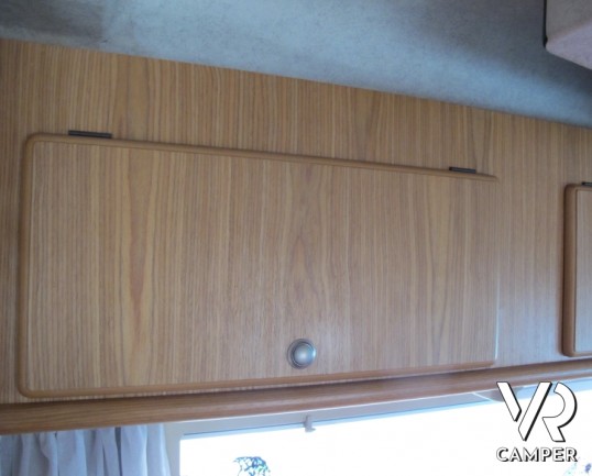 Wingamm Oasi 540: camper usato in monoscocca di vetroresina con portamoto e letto basculante, omologato 5 posti.