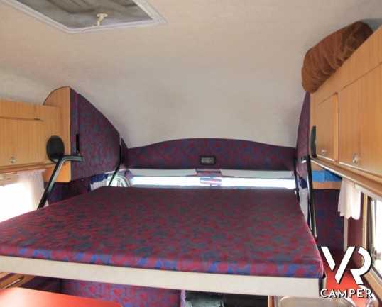 Wingamm Oasi 540: camper usato in monoscocca di vetroresina con portamoto e letto basculante, omologato 5 posti.