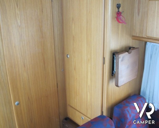 Wingamm Oasi 540: camper usato in monoscocca di vetroresina con portamoto e letto basculante, omologato 5 posti.