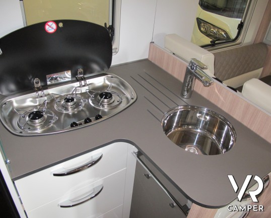 Burstner Ixeo T 690 G_camper semintegrale nuovo_letti gemelli_pacchetto ixeo premium_vendita camper torino druento