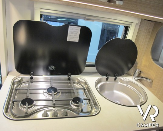 Carado T 132 - camper nuovo, semintegrale letto matrimoniale, 3 posti letto, occasione camper, concessionaria camper torino druento