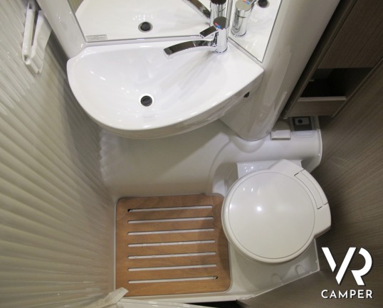 Carado T 132 - camper nuovo, semintegrale letto matrimoniale, 3 posti letto, occasione camper, concessionaria camper torino druento