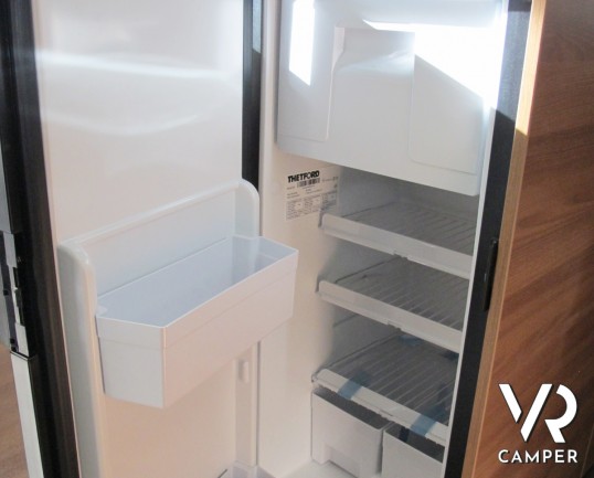 Carado Vlow 600_furgonato 3 posti letto_letto matrimoniale trasversale_furgone nuovo_furgone carado_italiavr_vendita camper nuovi e usati torino druen