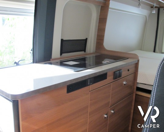 Carado Vlow 600_furgonato 3 posti letto_letto matrimoniale trasversale_furgone nuovo_furgone carado_italiavr_vendita camper nuovi e usati torino druen