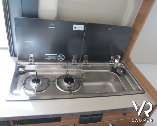 Carado Vlow 600_furgonato 3 posti letto_letto matrimoniale trasversale_furgone nuovo_furgone carado_italiavr_vendita camper nuovi e usati torino druen