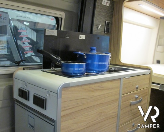 HymerCar Ayers Rock furgonato nuovo 2 posti letto, con tetto sollevabile, anno 2019_ItaliaVR concessionaria camper torino druento