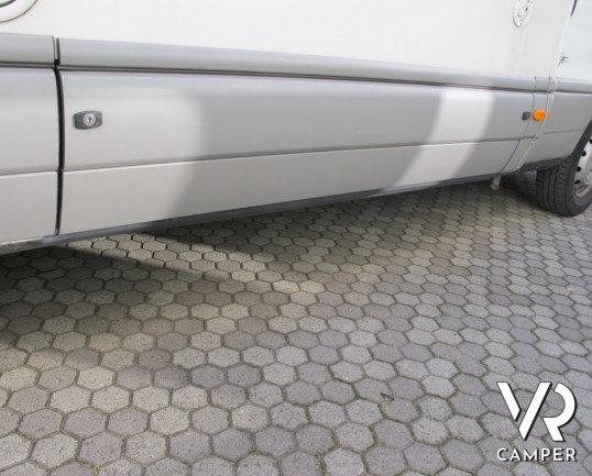 Laika Ecovip 2.1 Classic: camper usato mansardato 5 posti letto, con climatizzatore, inverter, portabici