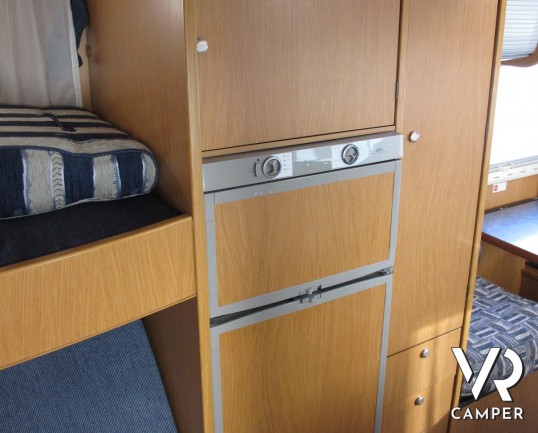 Laika Ecovip 2.1 Classic: camper usato mansardato 5 posti letto, con climatizzatore, inverter, portabici