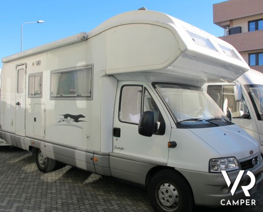 Laika Ecovip 2.1 Classic: camper usato mansardato 5 posti letto, con climatizzatore, inverter, portabici