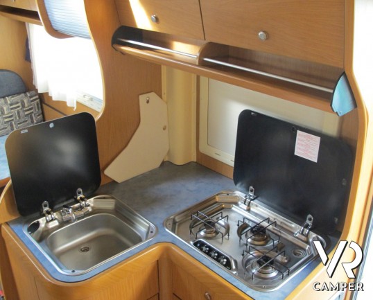 Laika Ecovip 2.1 Classic: camper usato mansardato 5 posti letto, con climatizzatore, inverter, portabici