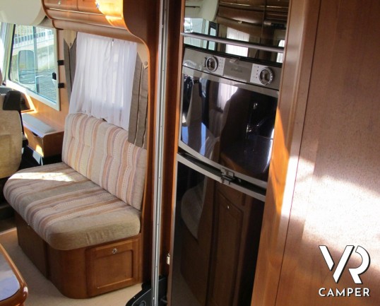 Rapido 9097 F: camper motorhome usato con pochi chilometri, 4 posti letto, veranda e garage