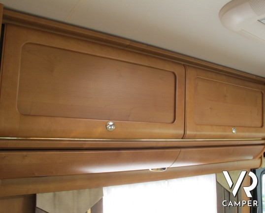 Rapido 9097 F: camper motorhome usato con pochi chilometri, 4 posti letto, veranda e garage