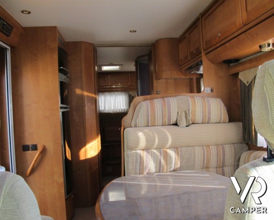 Rapido 9097 F: camper motorhome usato con pochi chilometri, 4 posti letto, veranda e garage