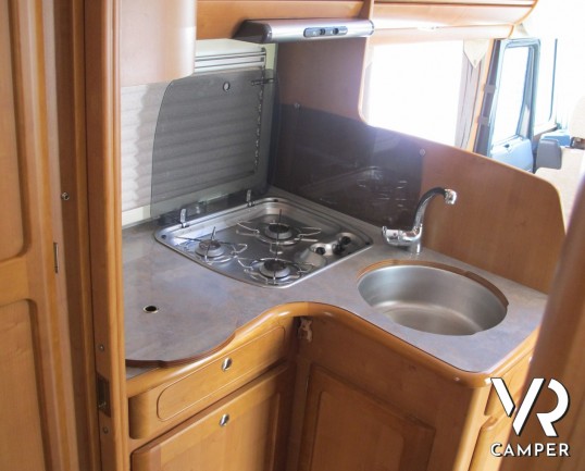 Rapido 9097 F: camper motorhome usato con pochi chilometri, 4 posti letto, veranda e garage