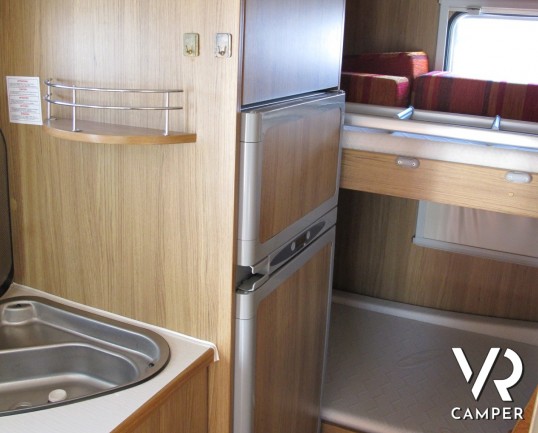 Rimor Koala 49: camper mansardato usato, con doppia dinette e letti a castello, ideale per famiglie