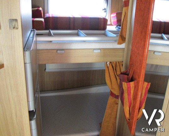 Rimor Koala 49: camper mansardato usato, con doppia dinette e letti a castello, ideale per famiglie