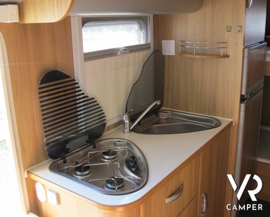 Rimor Koala 49: camper mansardato usato, con doppia dinette e letti a castello, ideale per famiglie