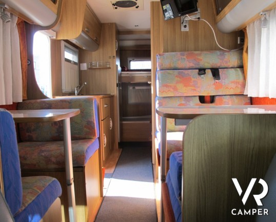 Rimor Koala 49: camper mansardato usato, con doppia dinette e letti a castello, ideale per famiglie