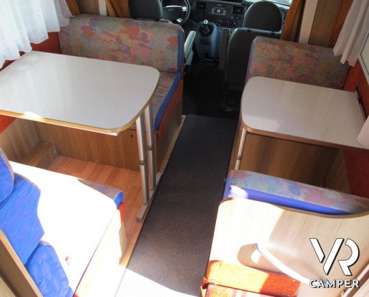 Rimor Koala 49: camper mansardato usato, con doppia dinette e letti a castello, ideale per famiglie