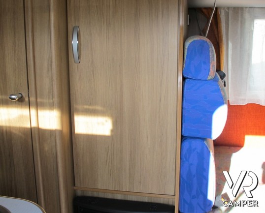 Rimor Koala 49: camper mansardato usato, con doppia dinette e letti a castello, ideale per famiglie