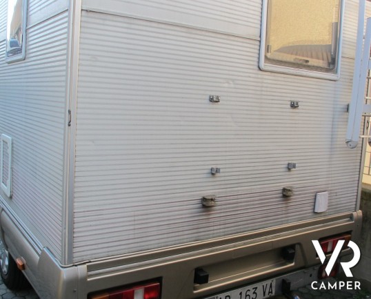 Rimor Super Brig 628: Camper usato mansardato 6 posti letto, con frigorifero grande, veranda, portamoto