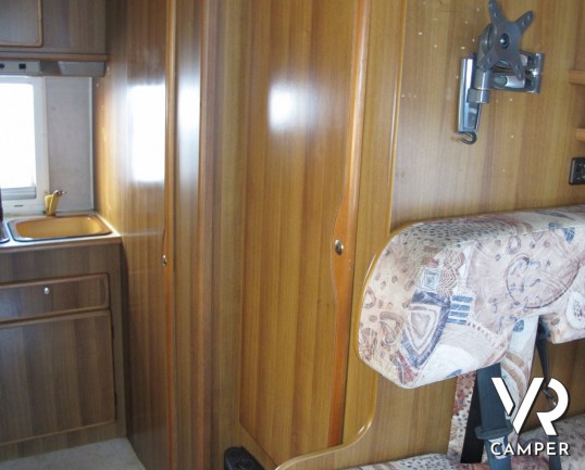 Rimor Super Brig 628: Camper usato mansardato 6 posti letto, con frigorifero grande, veranda, portamoto