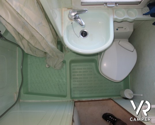 Rimor Super Brig 628: Camper usato mansardato 6 posti letto, con frigorifero grande, veranda, portamoto