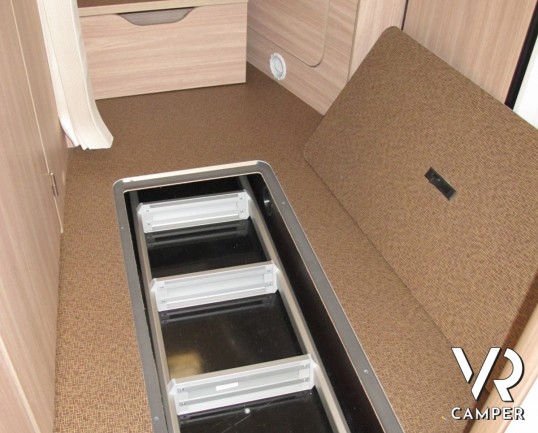 Burstner Ixeo I 690 G_camper motorhome_letti gemelli in coda_letto basculante_camper con garage_italiavr vendita camper torino druento