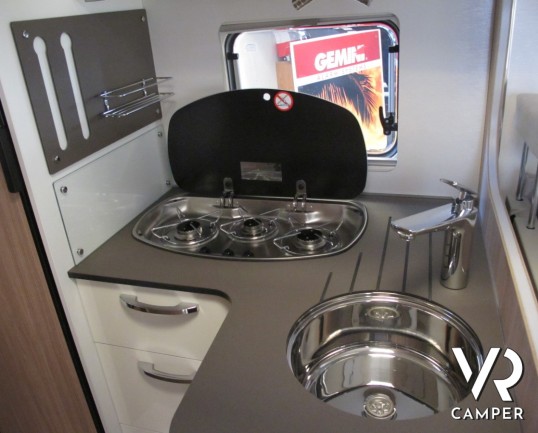 Burstner Ixeo I 690 G_camper motorhome_letti gemelli in coda_letto basculante_camper con garage_italiavr vendita camper torino druento